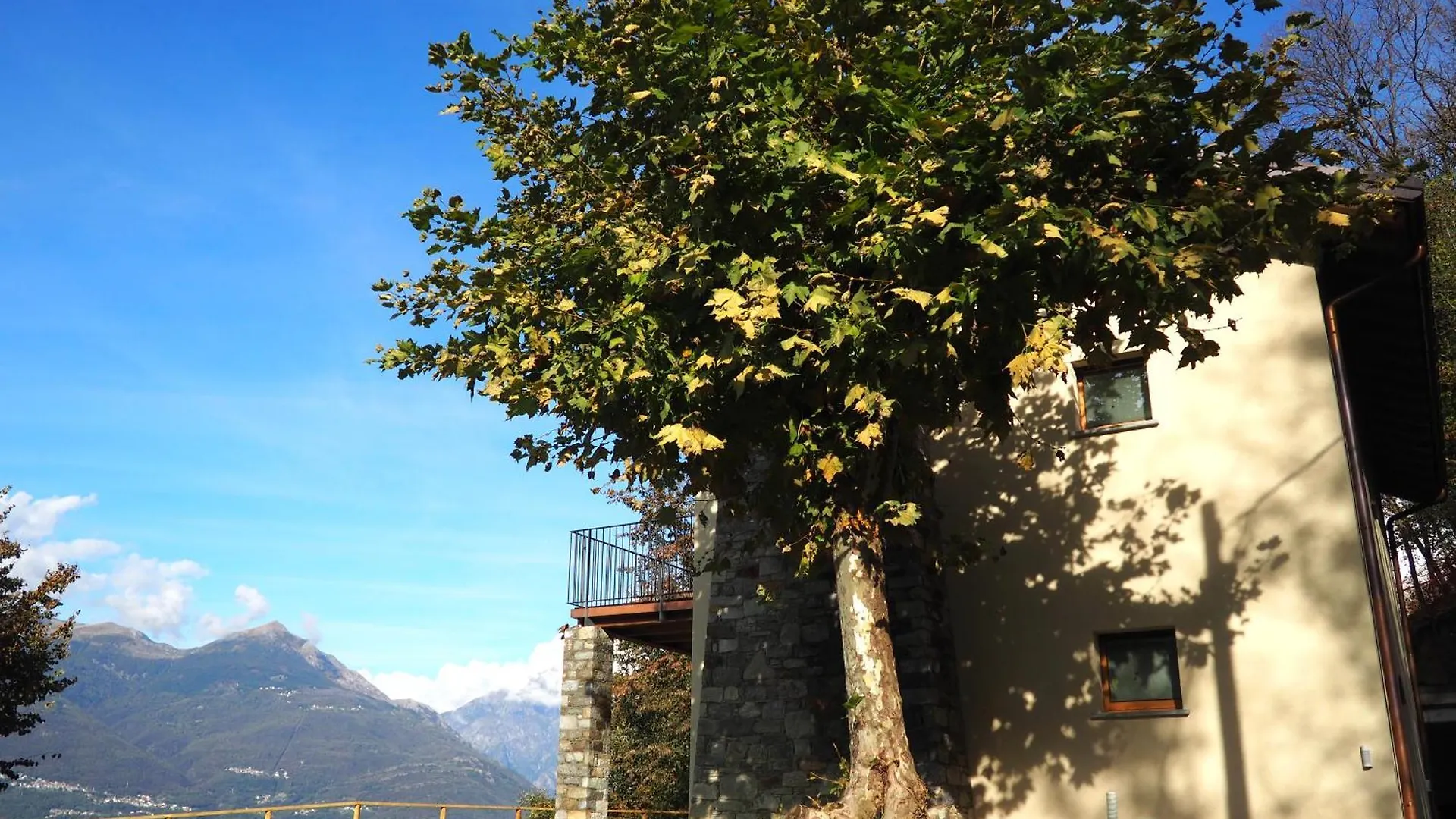 Villa Perlino Colico 0*,  Italy