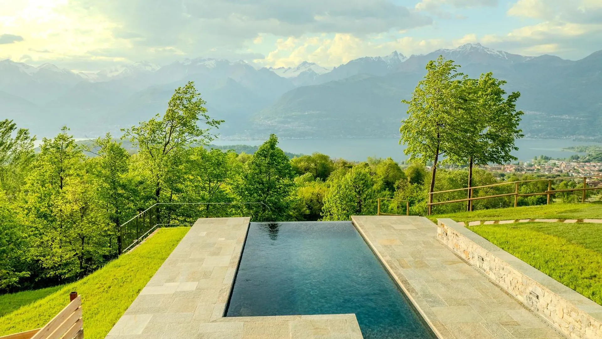 Villa Perlino Colico 0*,