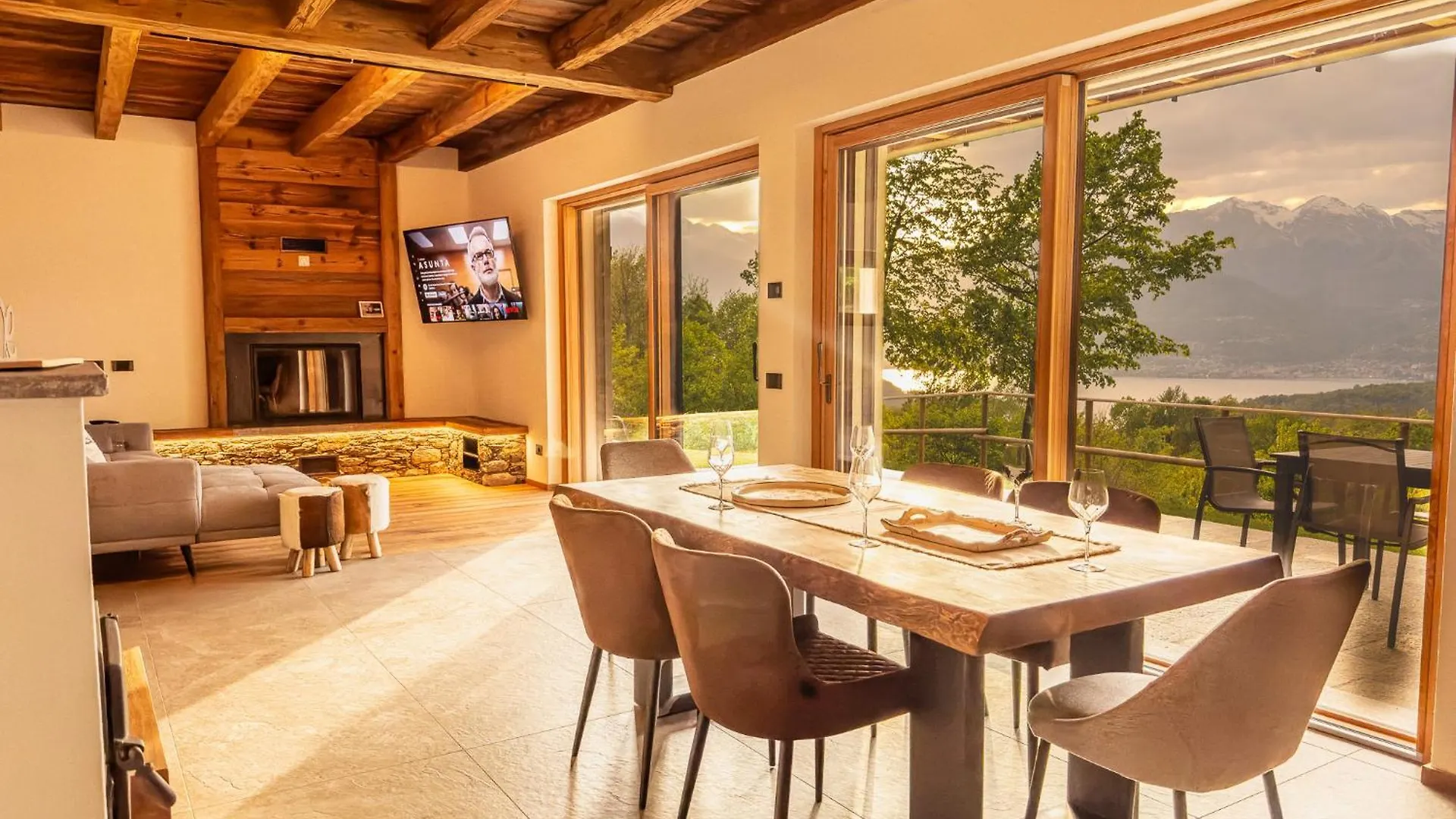 Villa Perlino Colico 0*,  Italy