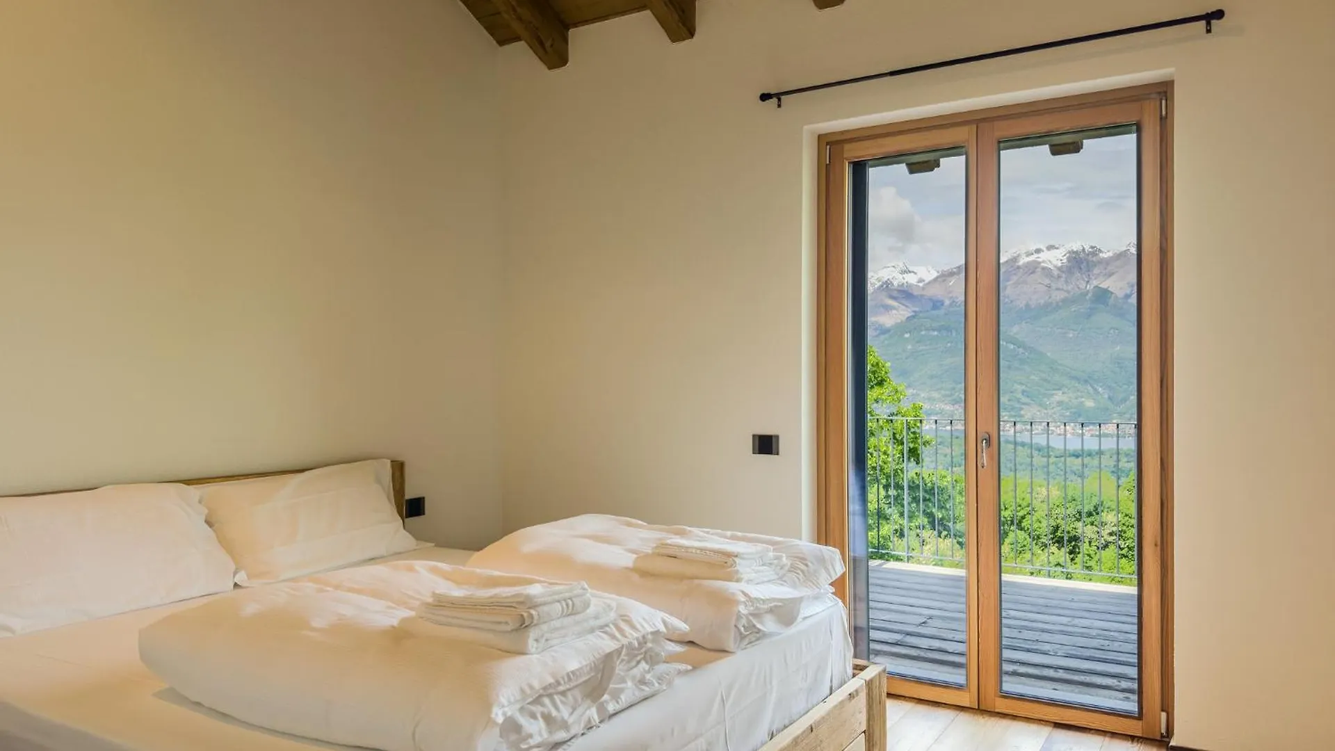 Villa Perlino Colico 0*,